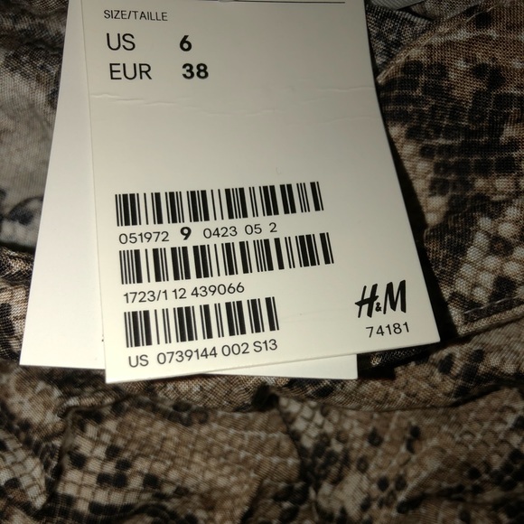 H&M snake print shorts - Picture 2 of 3